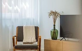 Kaunas Town Hall Apartment 5A By Urban Rent